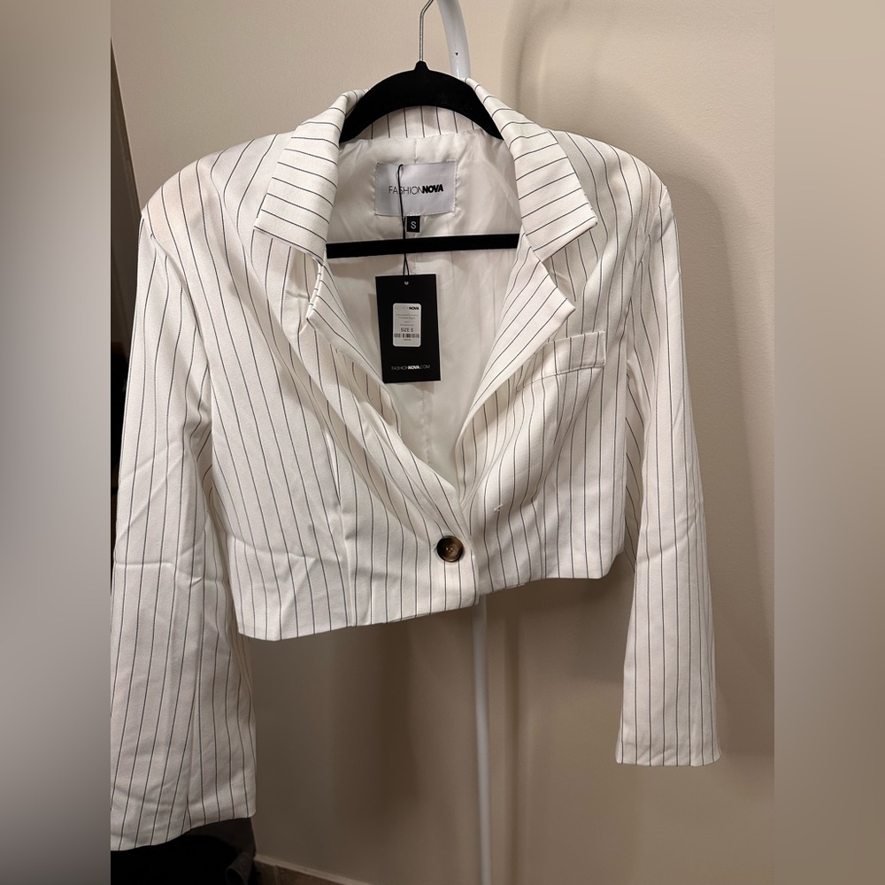 Fashion Nova Stripped Cropped Blazer